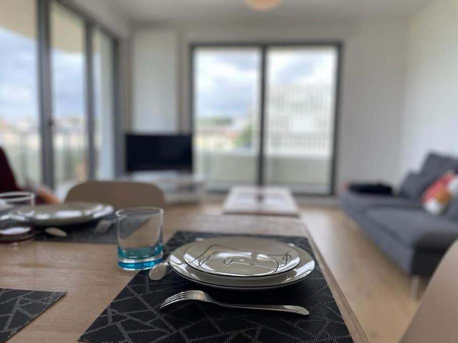 Presqu'ile, Neuf Avec Balcon, Salle De Gym Et Parking Apartment Caen