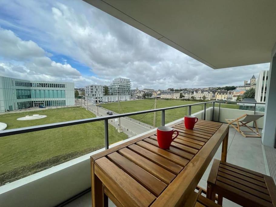 Presqu'ile, Neuf Avec Balcon, Salle De Gym Et Parking Apartment *