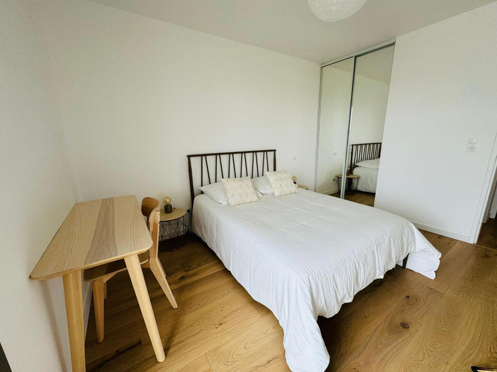 Presqu'ile, Neuf Avec Balcon, Salle De Gym Et Parking
